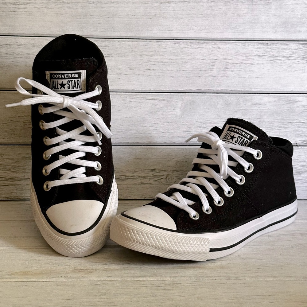 WOMENS CHUCK TAYLOR ALL STAR MADISON MID TOP SNEAKER
